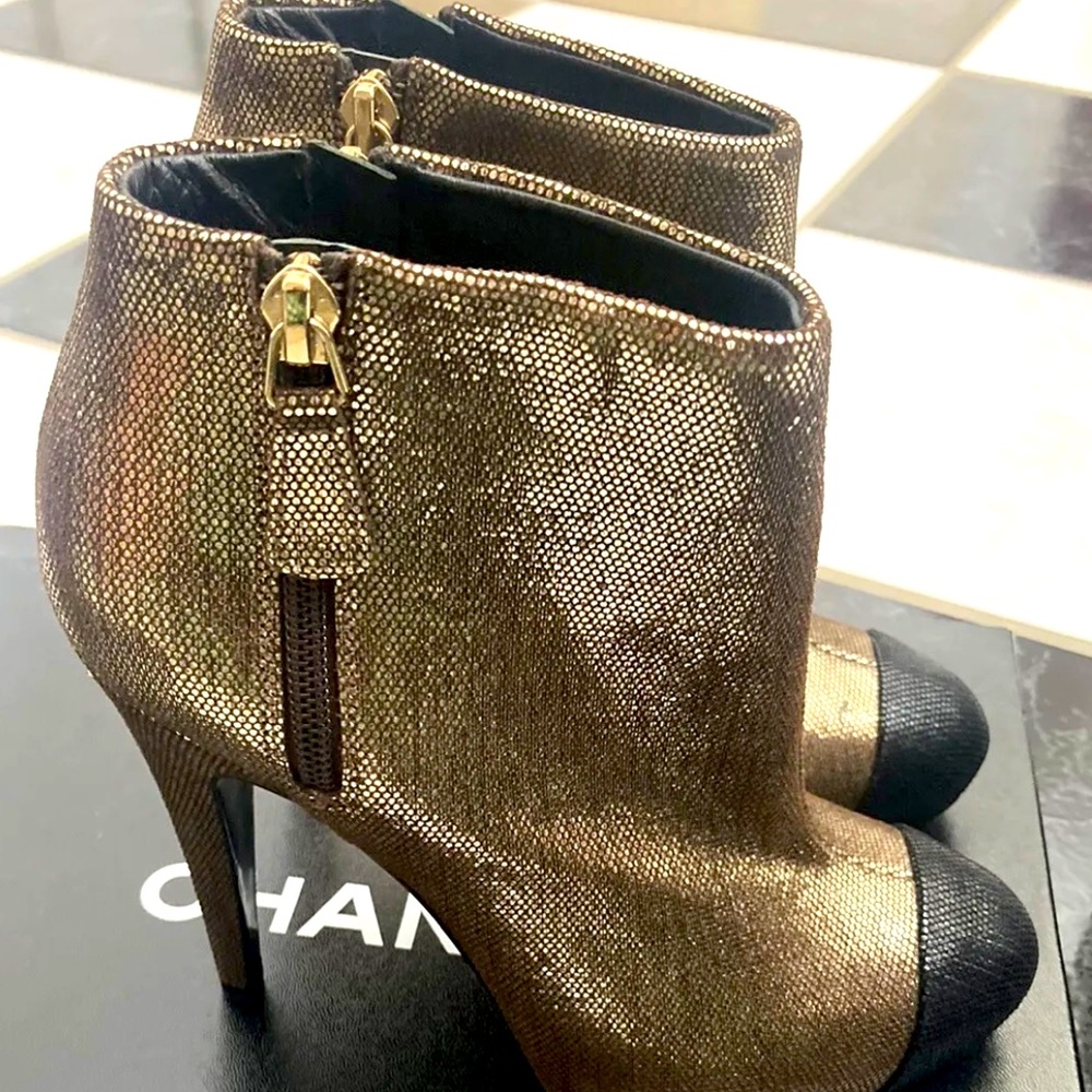 CHANEL ankle boot in gold metallic diamond CC heel  sz 39.5 - Picture 4 of 6